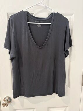 American Eagle Outfitters Women's Dark Gray V-Neck Tee